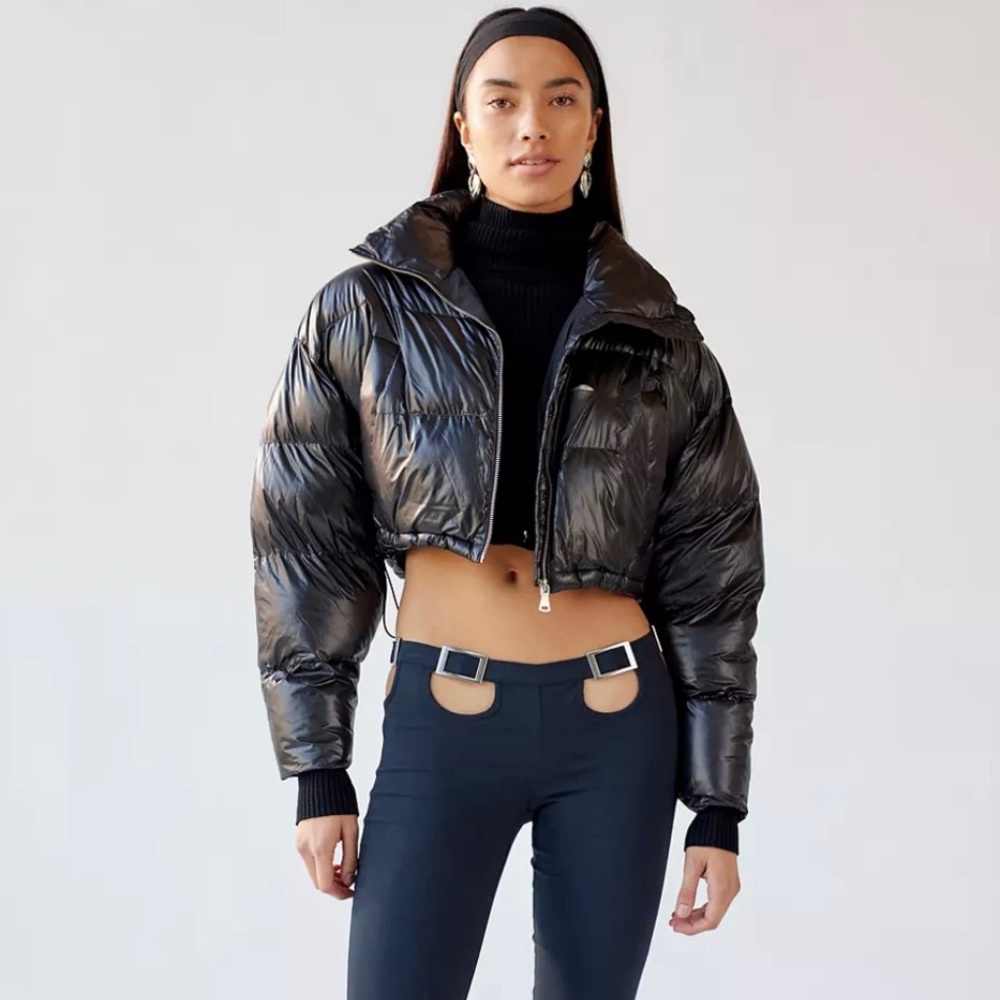 Urban Outterfitters Taryn Cropped Puffer Jacket Black Size Small- EUC